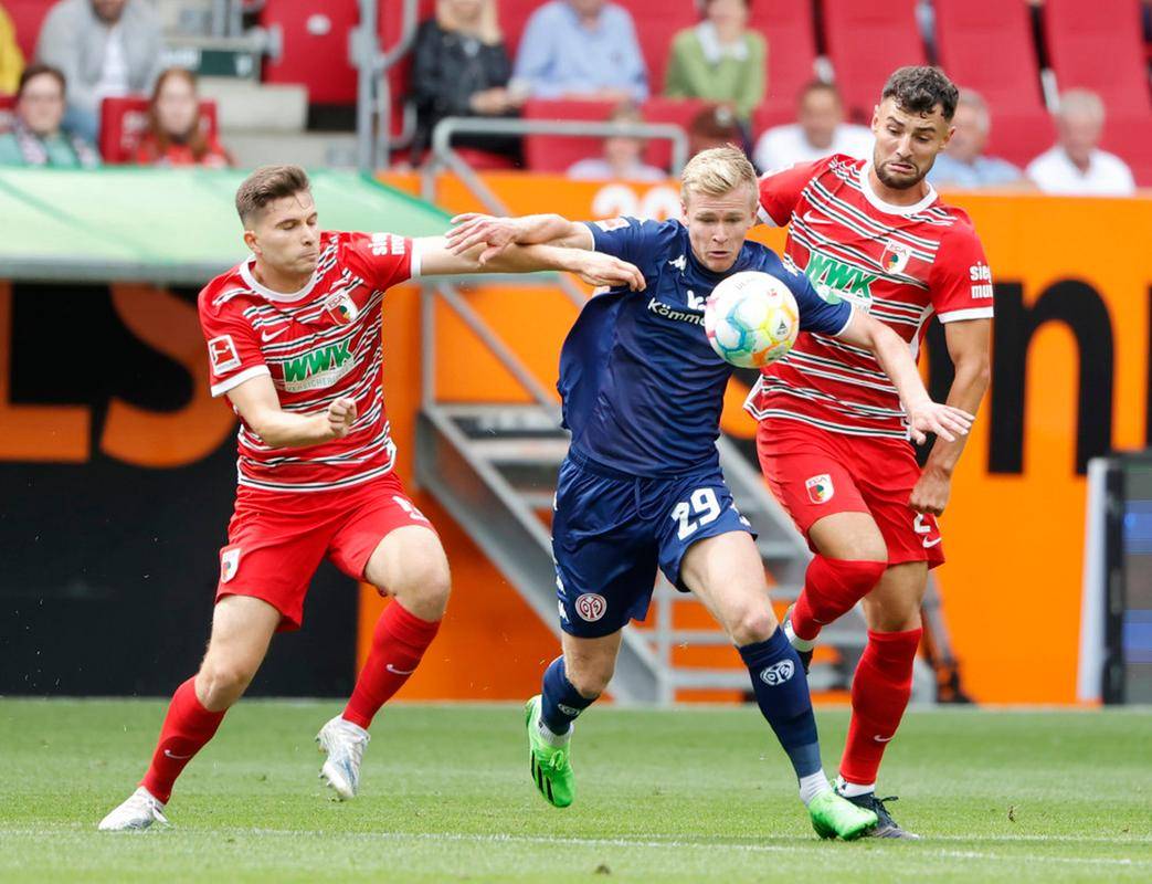 1xBit体育中国官网-奥格斯堡在保级榜上继续领跑，稳固领先优势助力成功保级！的简单介绍